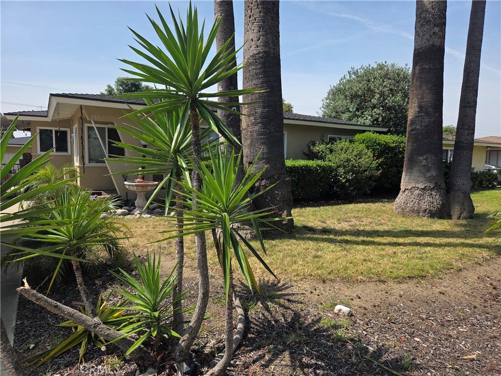 Photo of 951 W Princeton St, Ontario, CA 91762 (MLS # SR26094272)