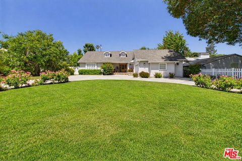 Photo of 4981 Noeline Avenue, Encino, CA 91436 (MLS # 26666661)