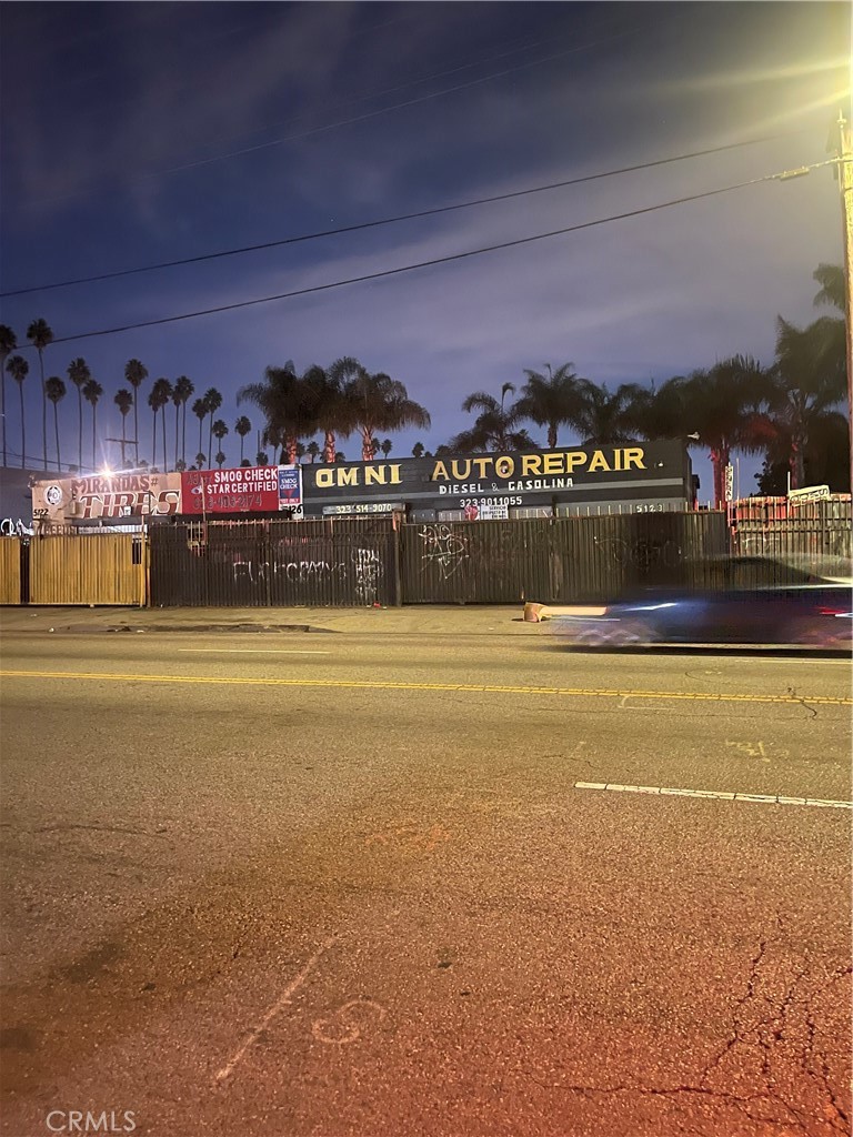 Main image without alt text