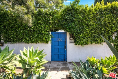 206 N Wilton Place Los Angeles CA 90004