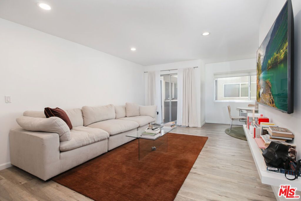 Photo of 525 N Sycamore Avenue #301, Los Angeles, CA 90036 (MLS # 25617791)
