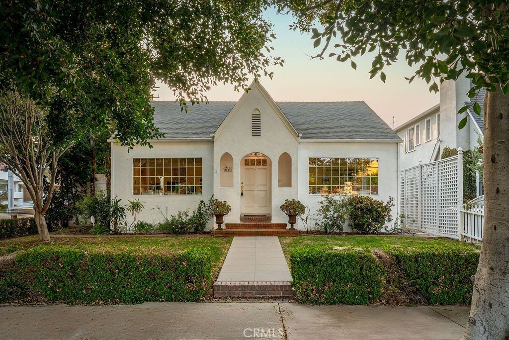 Photo of 153 S La Peer Drive, Los Angeles, CA 90048 (MLS # SB26063482)