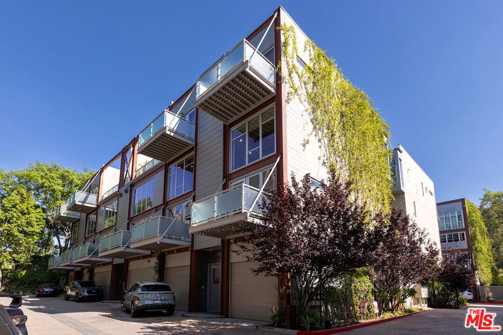 Photo of 3450 Cahuenga Boulevard #607, Los Angeles, CA 90068 (MLS # 26840517)