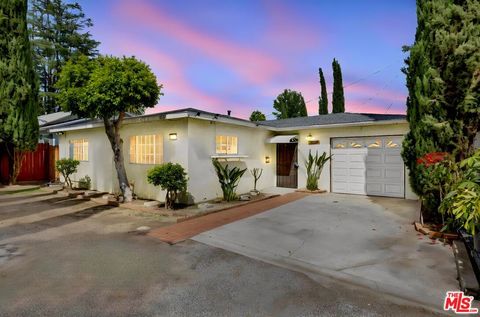 Photo of 3928 Mountain View Avenue, Pasadena, CA 91107 (MLS # 26814419)