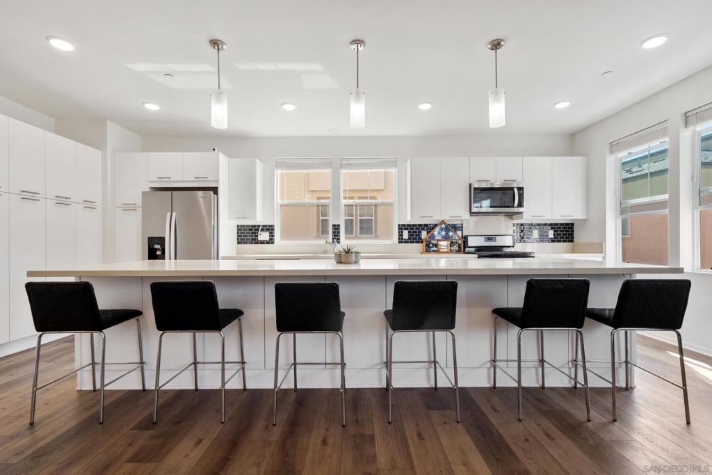 5301 Calle Rockfish 98