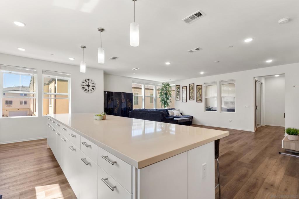 5301 Calle Rockfish 98