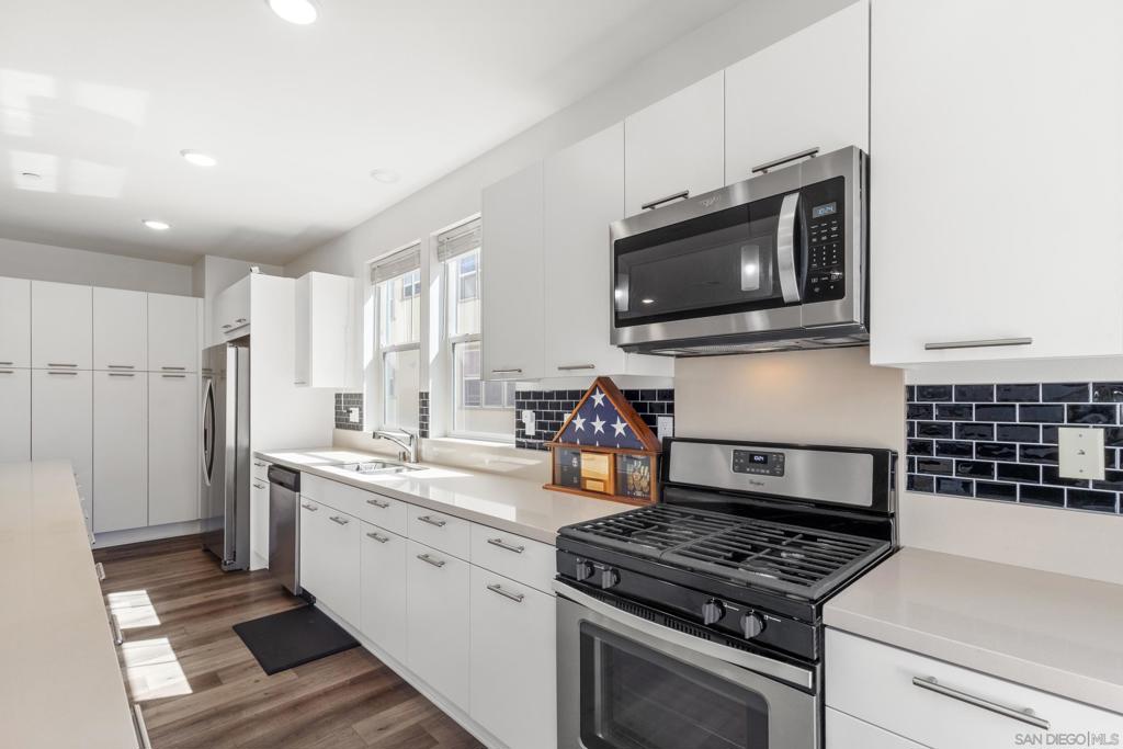 5301 Calle Rockfish 98