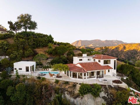 Photo of 6911 Los Tilos Road, Los Angeles, CA 90068 (MLS # 26830705)