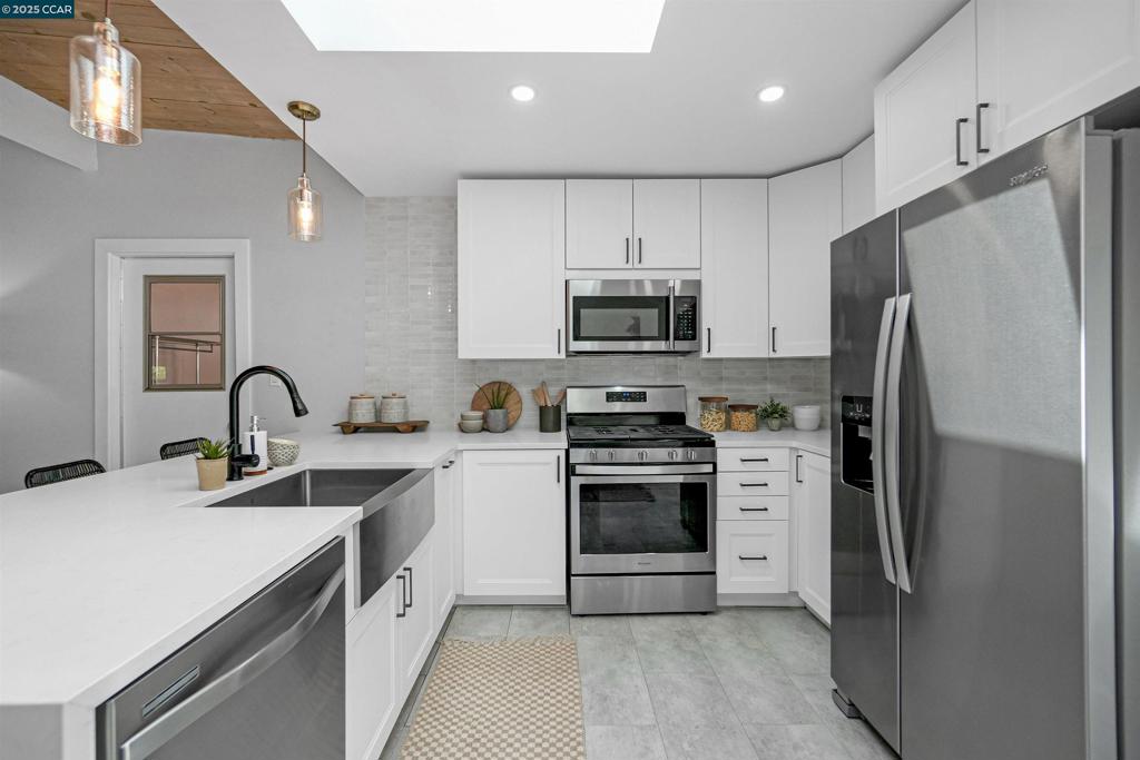 EL SOBRANTE - Residential