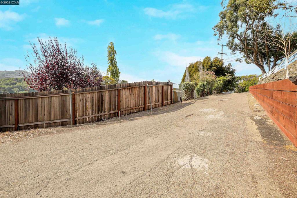EL SOBRANTE - Residential