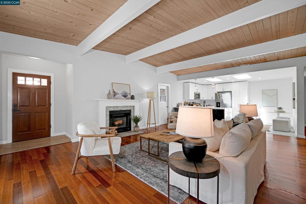 EL SOBRANTE - Residential