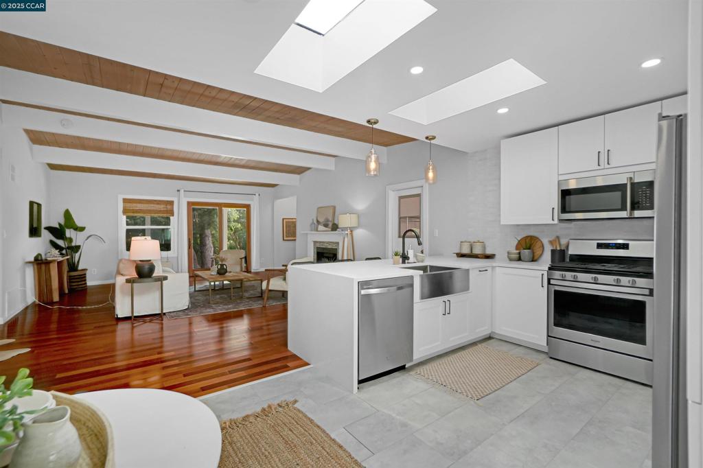 EL SOBRANTE - Residential