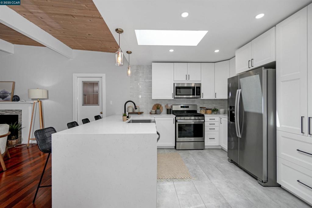 EL SOBRANTE - Residential