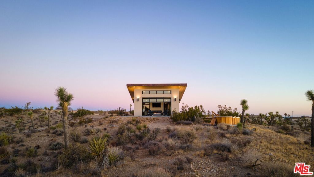 Photo of 4689 Palo Alto Avenue, Yucca Valley, CA 92284 (MLS # 25599599)