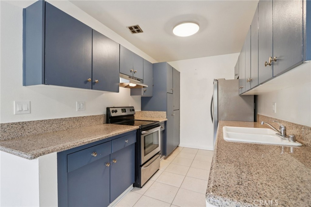 5400 Newcastle Avenue 70