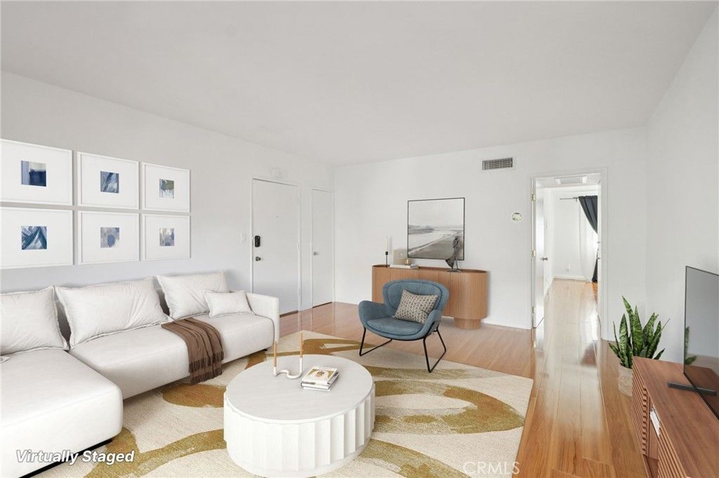 Photo of 5400 Newcastle Avenue #70, Encino, CA 91316 (MLS # SR26032634)