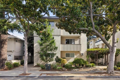Photo of 528 Everett Avenue #F, Palo Alto, CA 94301 (MLS # ML82062835)