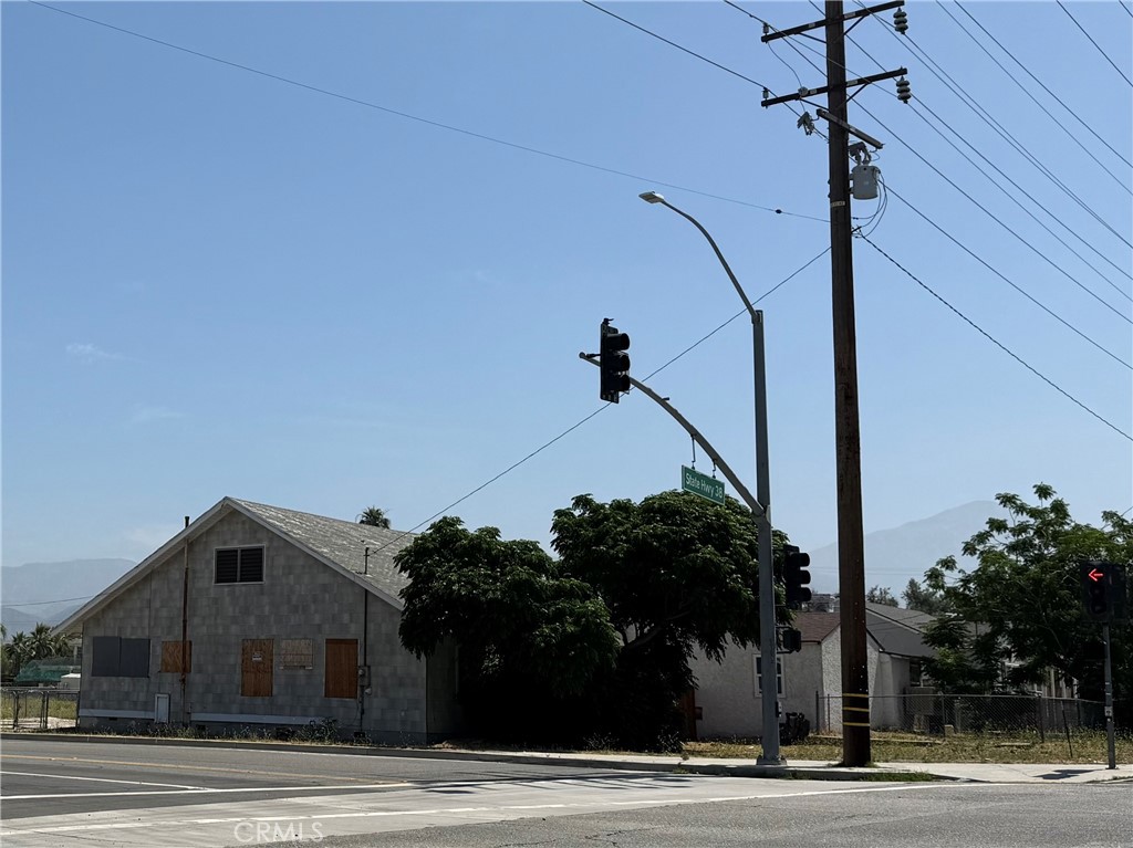 UNIQUE OPPORTUNITY for these 2 single family homes on Commercial lots. Both are being sold together. 1703 Mentone Blvd has 2 bds/1ba at 1066sqft on a 7956sqft Lot. 1709 Mentone Blvd has 2 beds/1ba at 1230sqft on a 7487sqft Lot. Close to University of Redlands, Shopping Centers and on major traffic area to mountains. Property being sole “AS IS”. Buyer to check with all Local and Country authorities on expansion and do their due diligence. Dream BIG and Act with PURPOSE, this could be just what you are looking for!