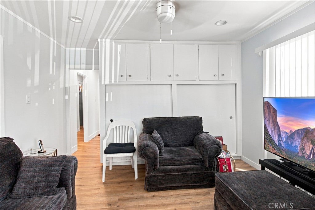 1321 W 60th