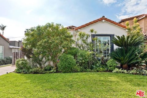 Photo of 9124 Beverlywood Street, Los Angeles, CA 90034 (MLS # 26643929)