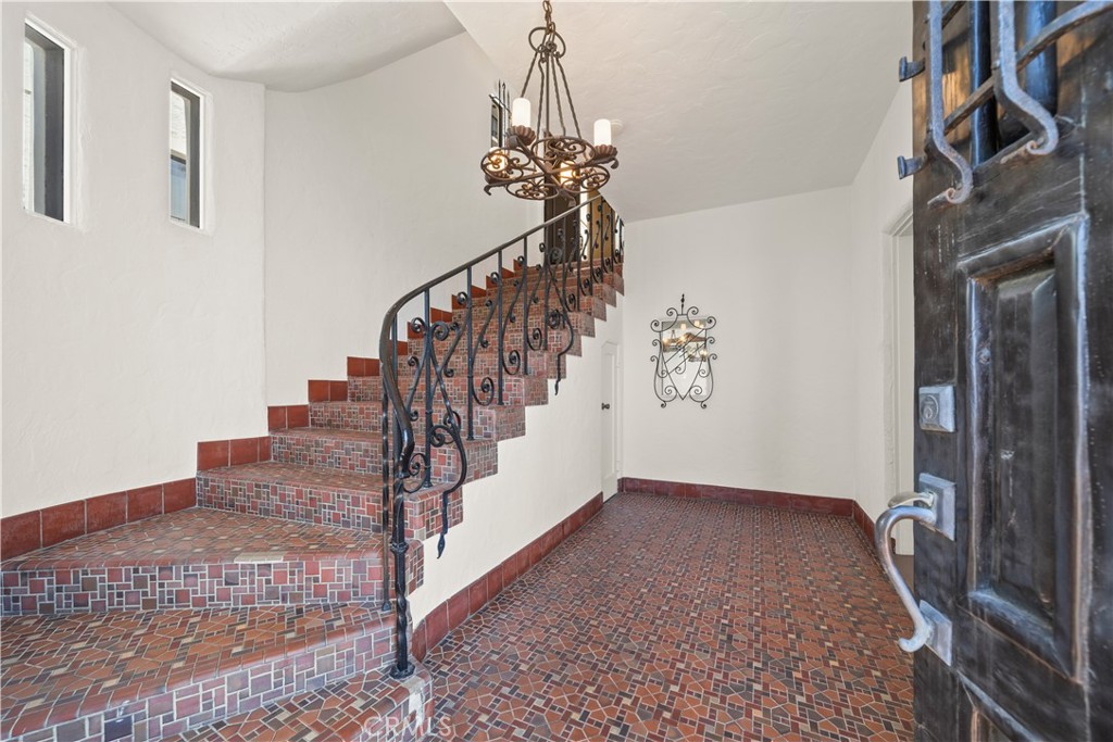 2625 E Ocean