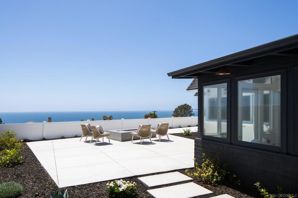 2206 Place Monaco