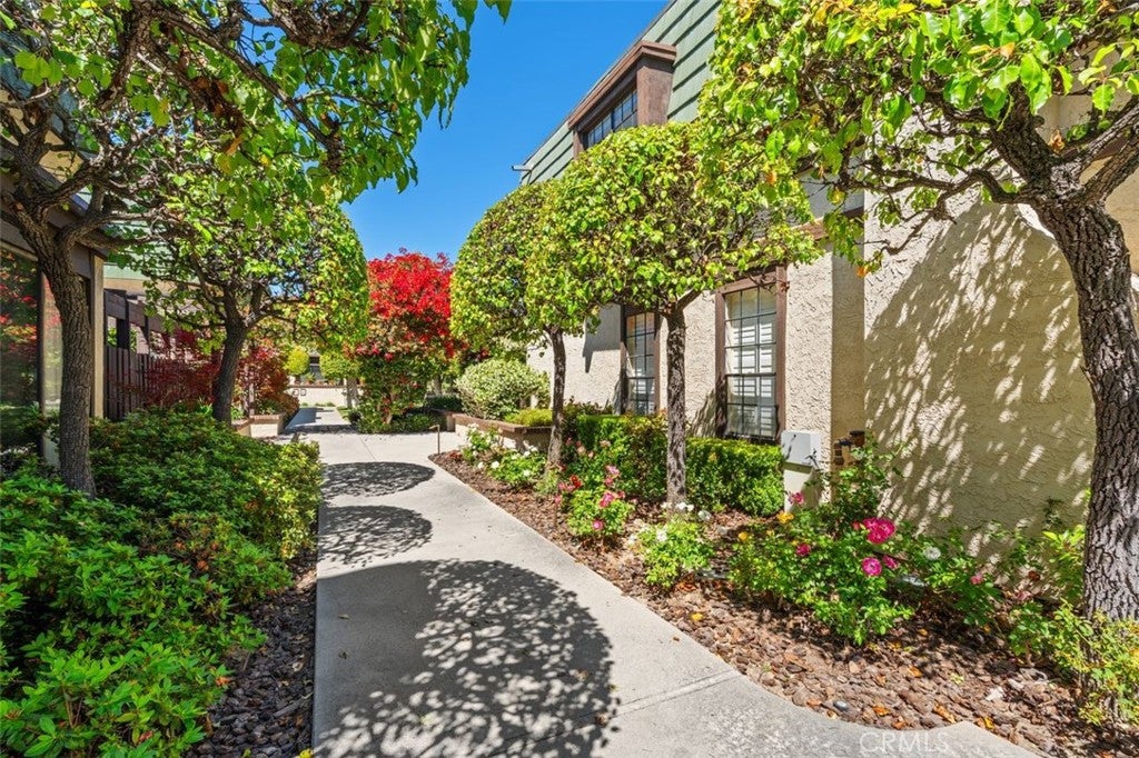 885 S Orange Grove 2