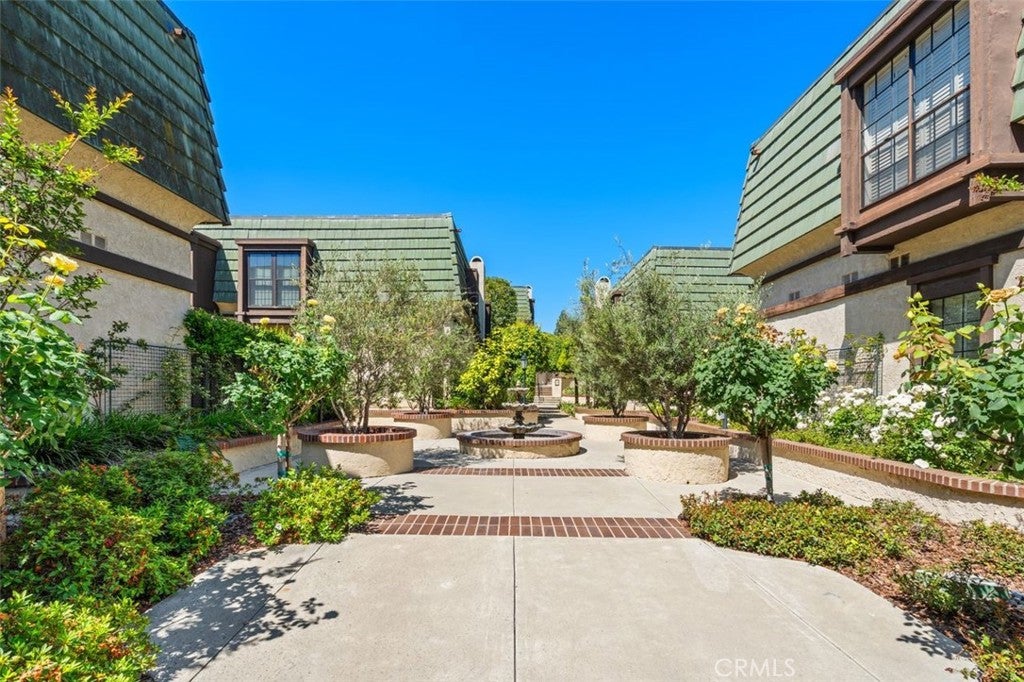 885 S Orange Grove 2