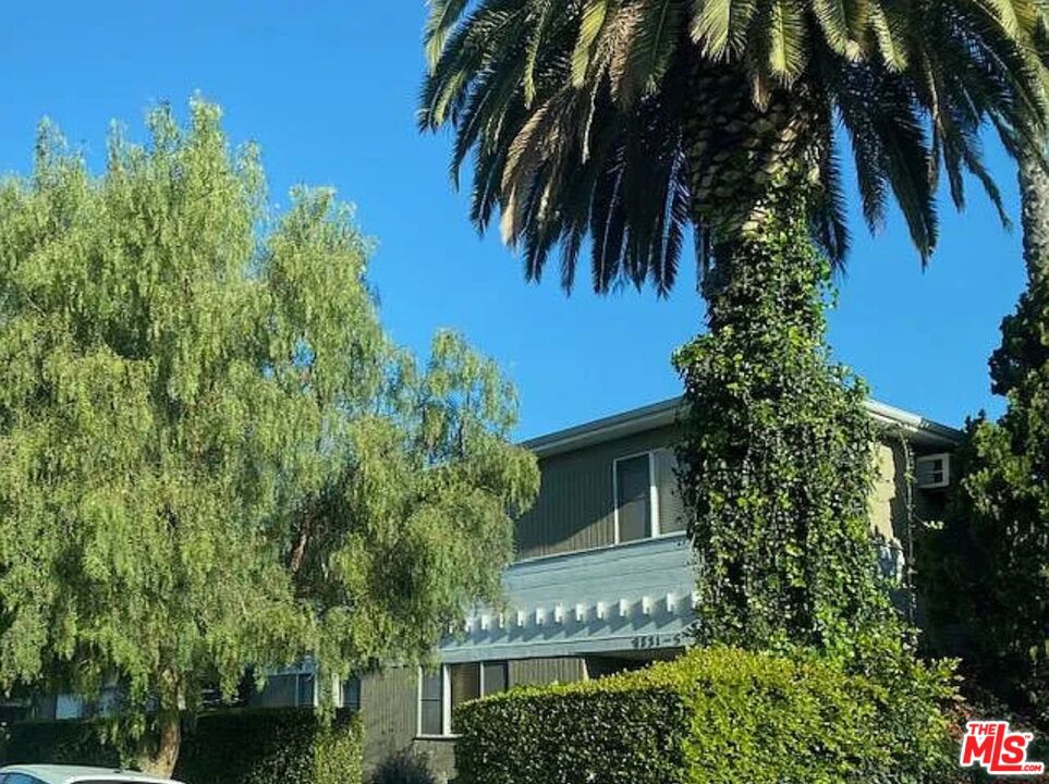 Charming upper one-bedroom apartment in a gated building with secure access. This freshly painted unit features new flooring, updated appliances, and multiple closets providing plenty of storage. The apartment offers a comfortable and inviting layout with access to on-site laundry. Located nearby to West Hollywood night life, Beverly Hills areas and 3rd street and the amazing restaurants on Beverly Blvd. Pets are welcome! Parking available at $100 monthly fee. AVAILABLE OCTOBER 1, TENANT OCCUPIED DO NOT GO DIRECT. Contact Erika (925) 858-6889 to schedule a showing