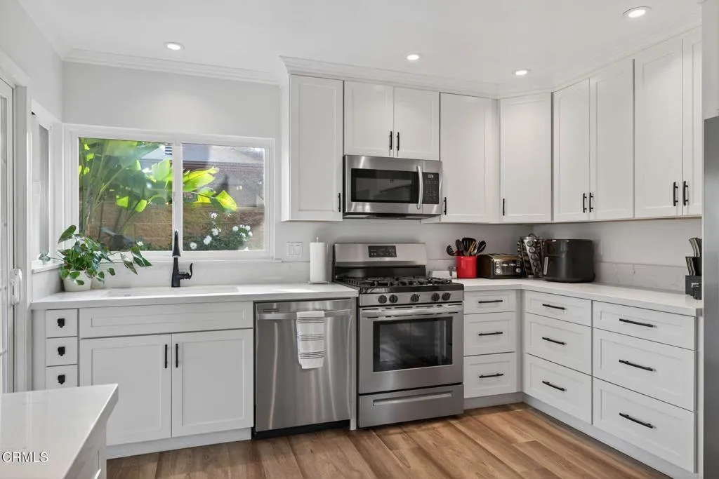 Ojai, California 93023, United States, 3 Bedrooms Bedrooms, ,2 BathroomsBathrooms,Residential,Active,208169