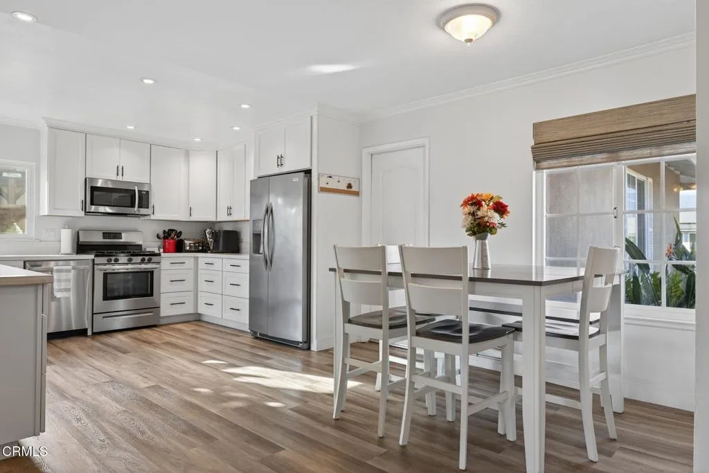 Ojai, California 93023, United States, 3 Bedrooms Bedrooms, ,2 BathroomsBathrooms,Residential,Active,208169