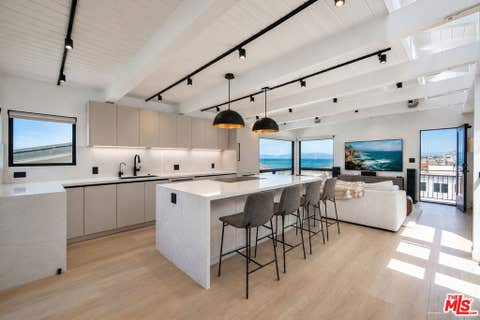 Photo of 221 36th Street, Manhattan Beach, CA 90266 (MLS # 26836511)