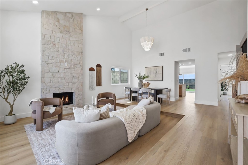 818 W 213th