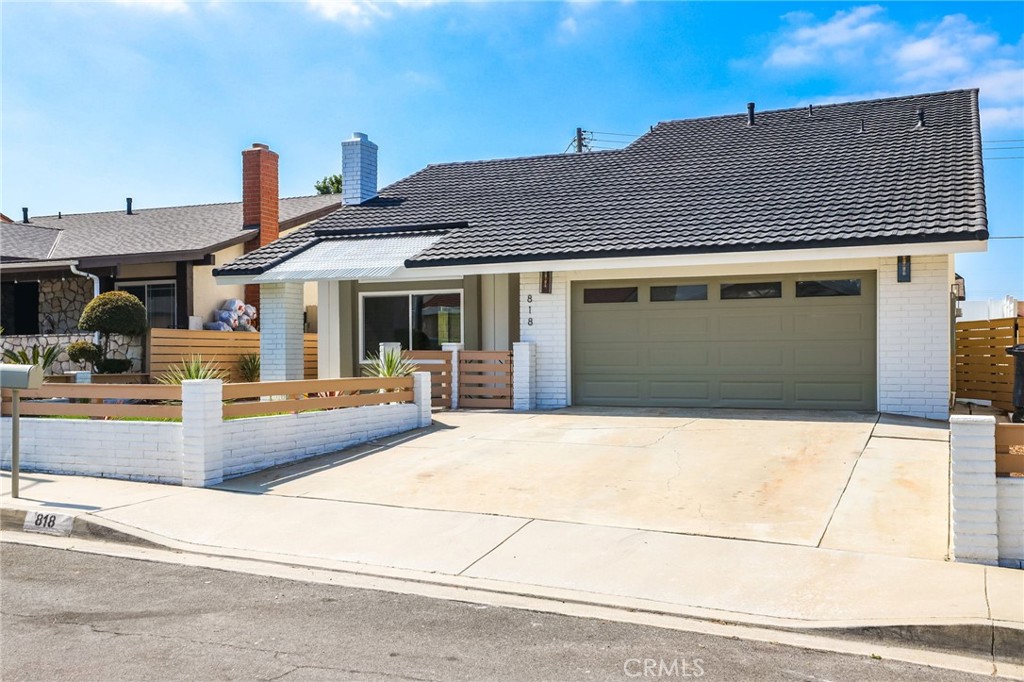 818 W 213th