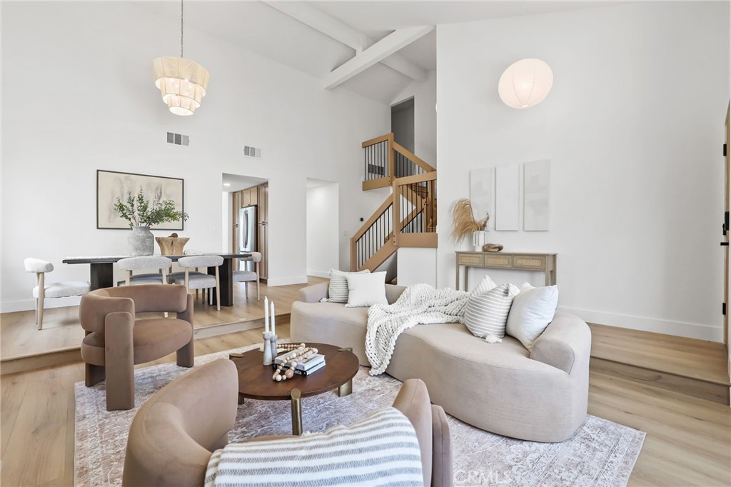 818 W 213th