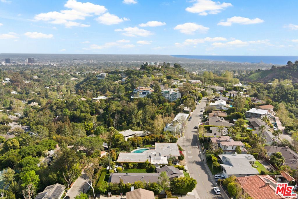 Photo of 2058 Westridge Road, Los Angeles, CA 90049 (MLS # 25578275)
