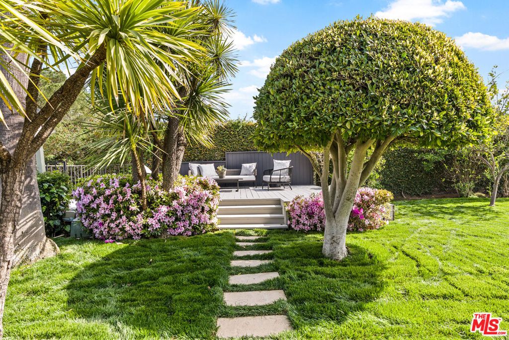 Photo of 2058 Westridge Road, Los Angeles, CA 90049 (MLS # 25578275)