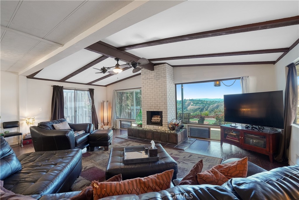 23777 Mulholland Hwy SPC 60