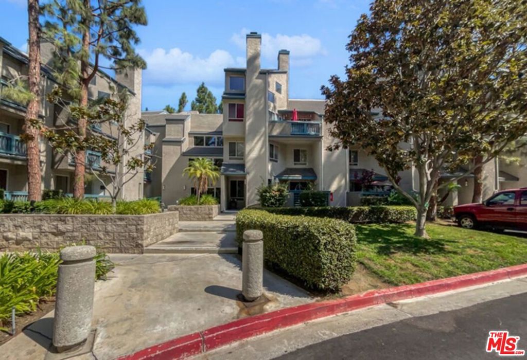 1445 Brett Place 315