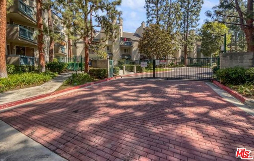 1445 Brett Place 315