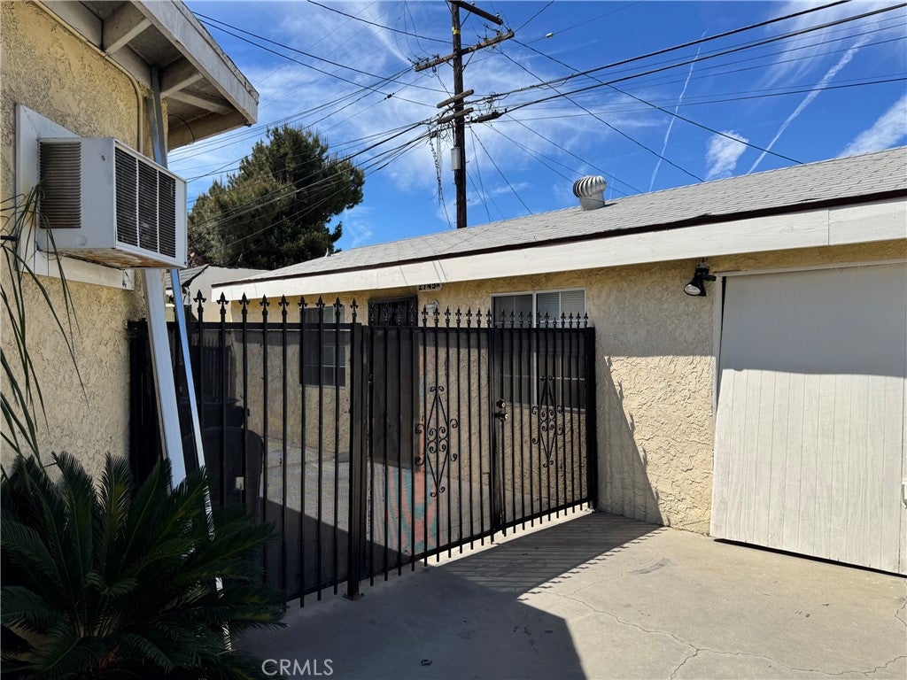 2749 Live Oak Street