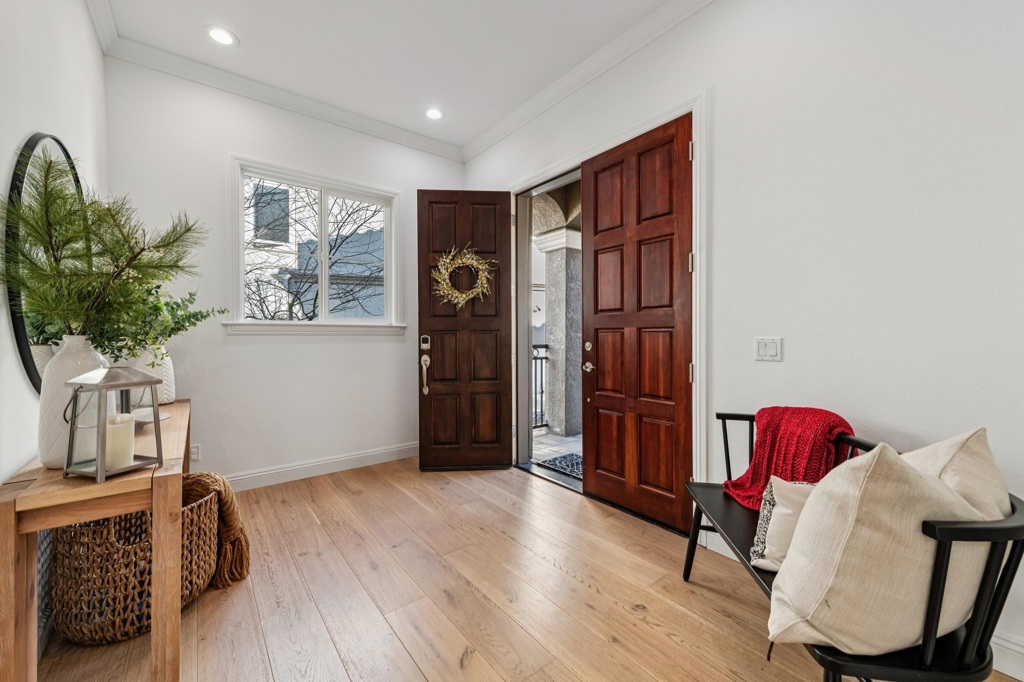 6194 6194 Mazuela Dr