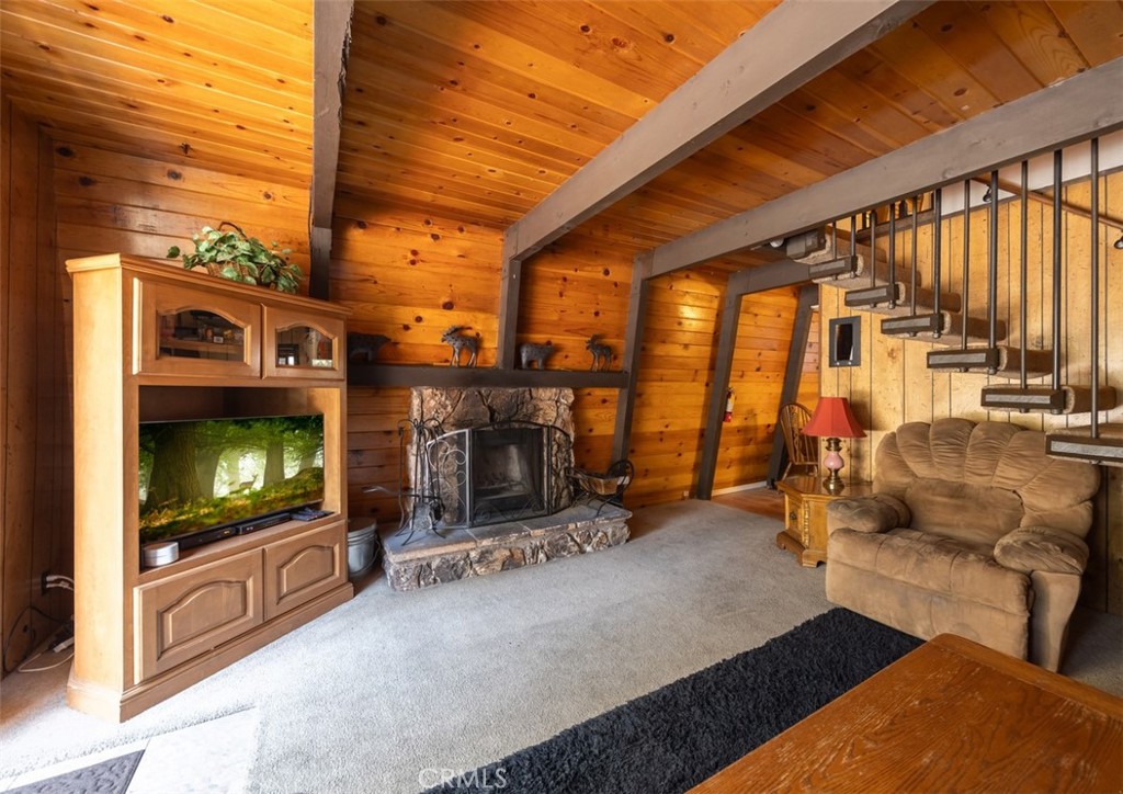 738 E Meadow Lane