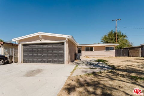 Photo of 713 W Avenue H10, Lancaster, CA 93534 (MLS # 26993271)