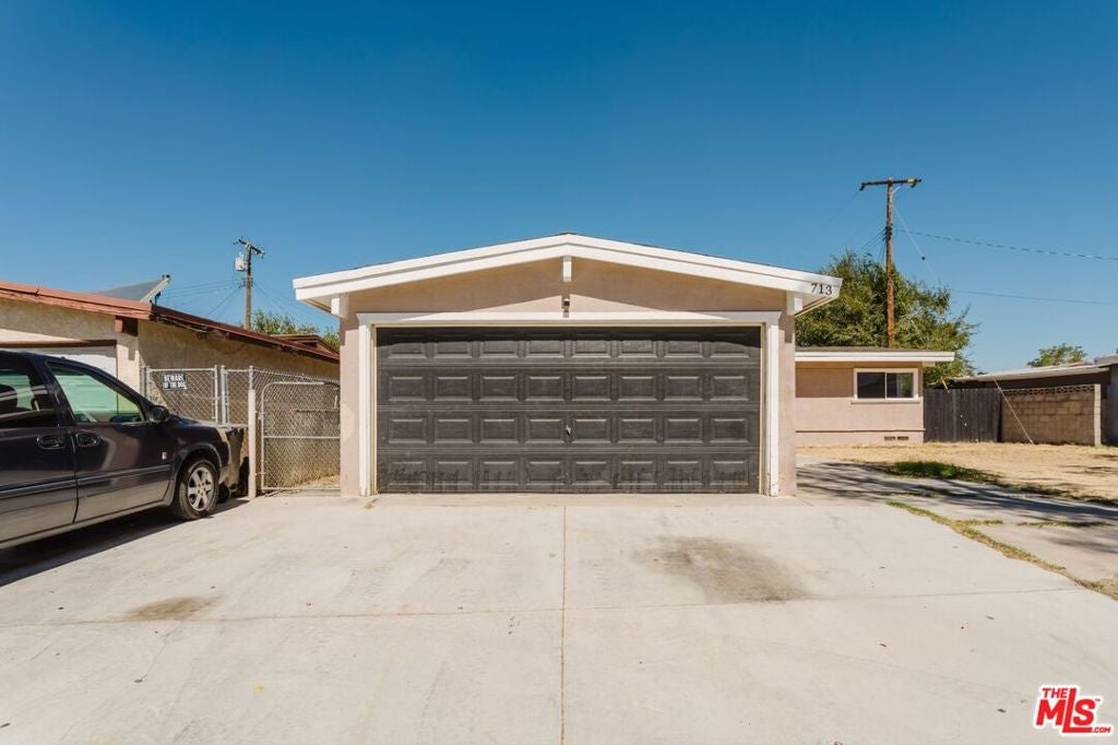 Photo of 713 W Avenue H10, Lancaster, CA 93534 (MLS # 26993271)