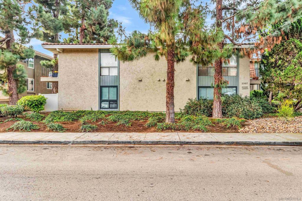 La Costa - Residential