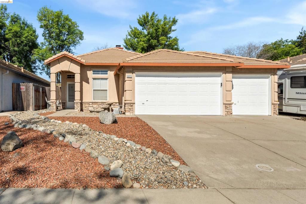 Photo of 6013 Bach CT Ct, Citrus Heights, CA 95621 (MLS # 41127950)