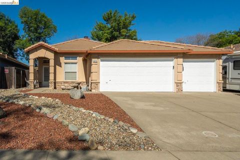 Photo of 6013 Bach CT Ct, Citrus Heights, CA 95621 (MLS # 41127950)