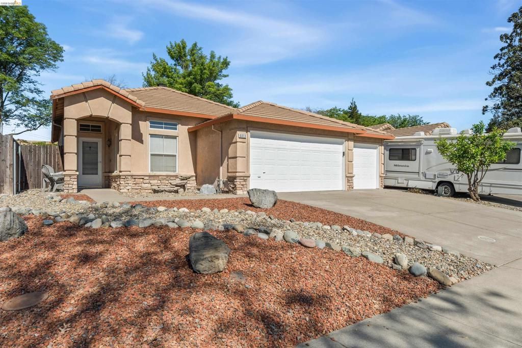 Photo of 6013 Bach CT Ct, Citrus Heights, CA 95621 (MLS # 41127950)