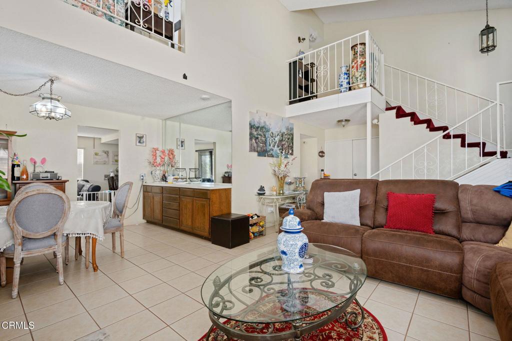 1220 Lindsay Place